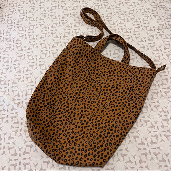 BAGGU Bags Baggu Cheetah Print Bag Adjustable Strap And Inside